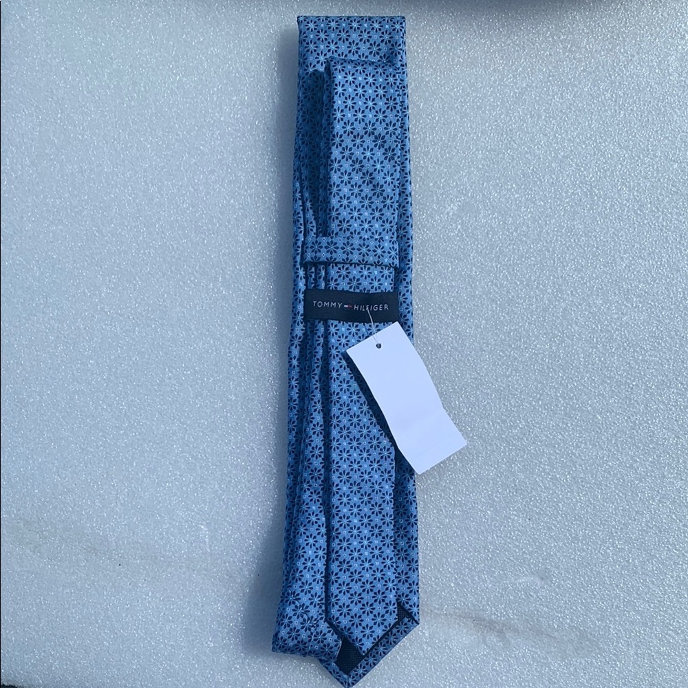 🆕 Tommy Hilfiger Navy Floral Men's Tie